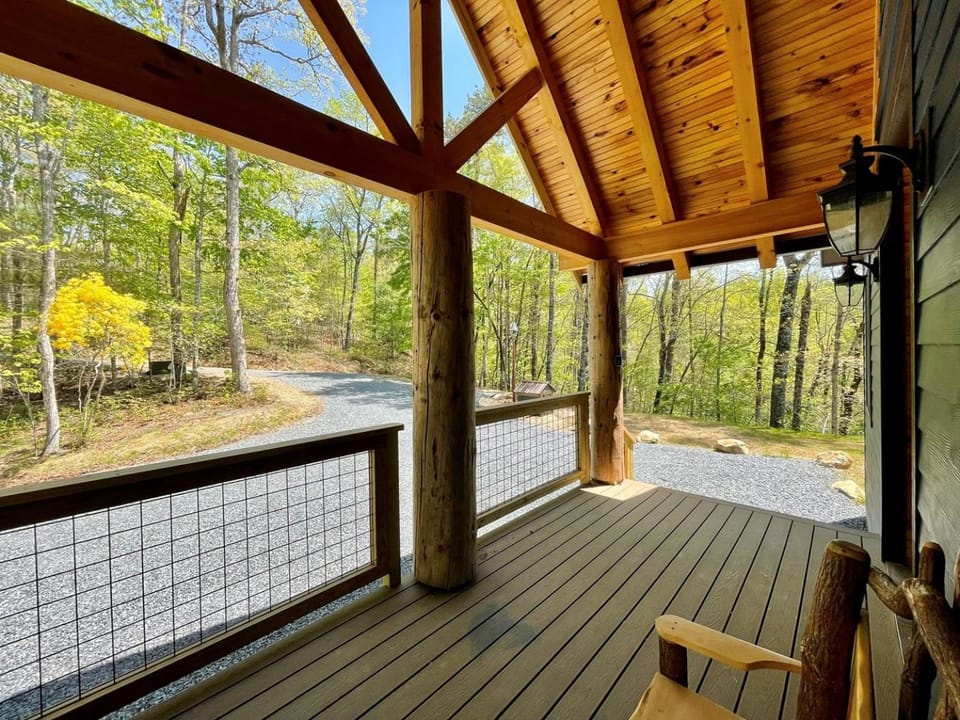 Trestle Ridge Cabin - Teen, Kid, Parent, Grandparent-Friendly Cabin in Fontana Lake