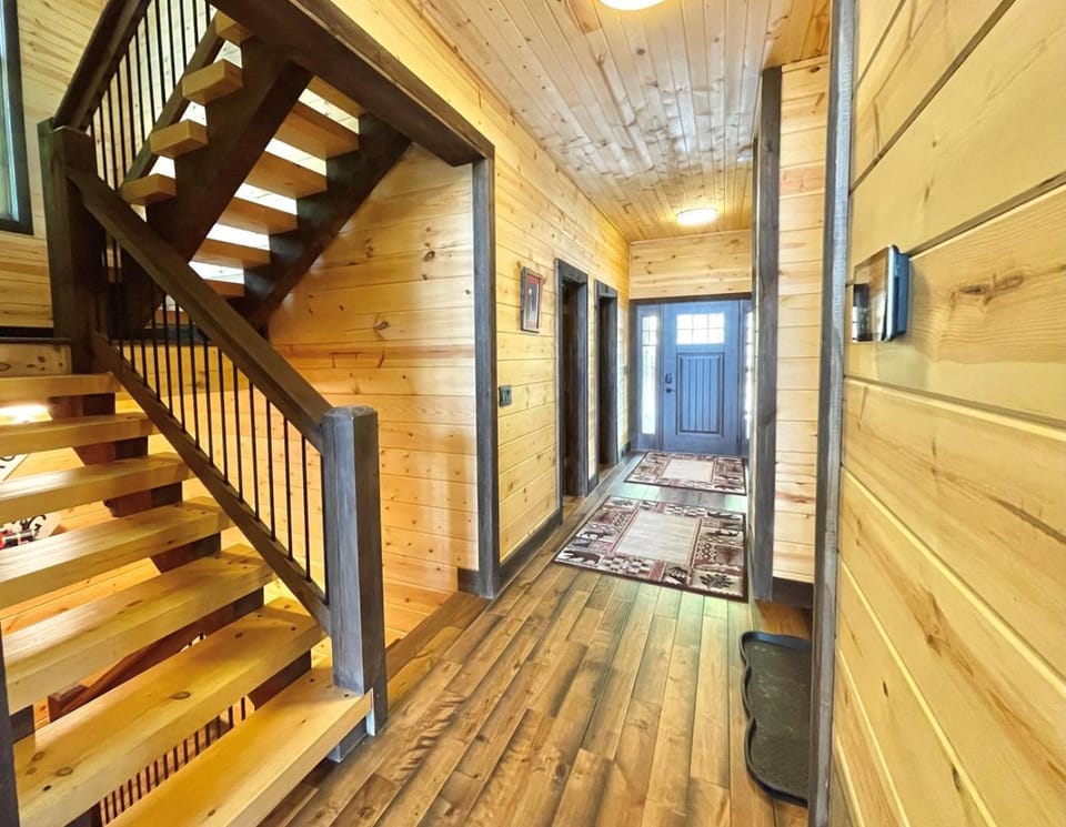 Trestle Ridge Cabin - Teen, Kid, Parent, Grandparent-Friendly Cabin in Fontana Lake