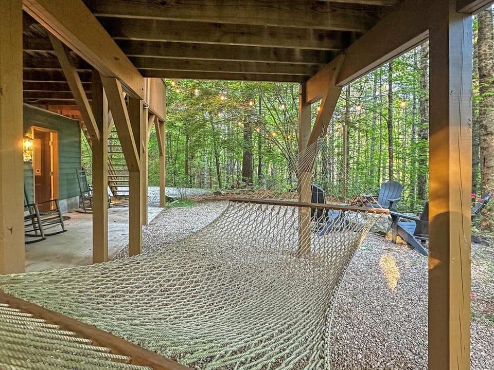 Bear's Den Max - 4 bedrooms in the Nantahala Gorge - free rafting or other attractions House in Fontana Lake