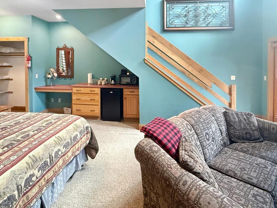Fireplace Suite 16 at the Nantahala Village Villa in Fontana Lake