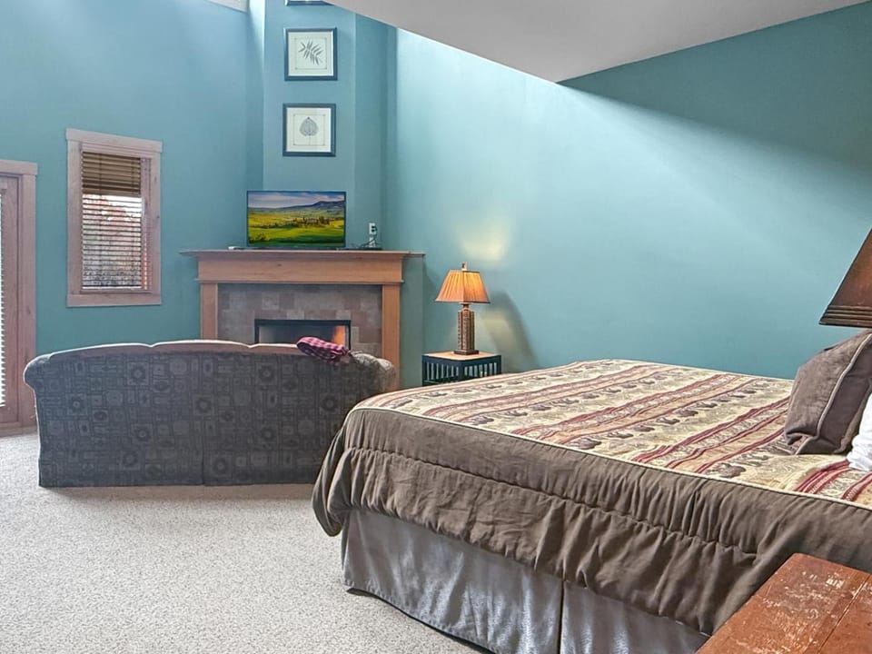Fireplace Suite 16 at the Nantahala Village Villa in Fontana Lake