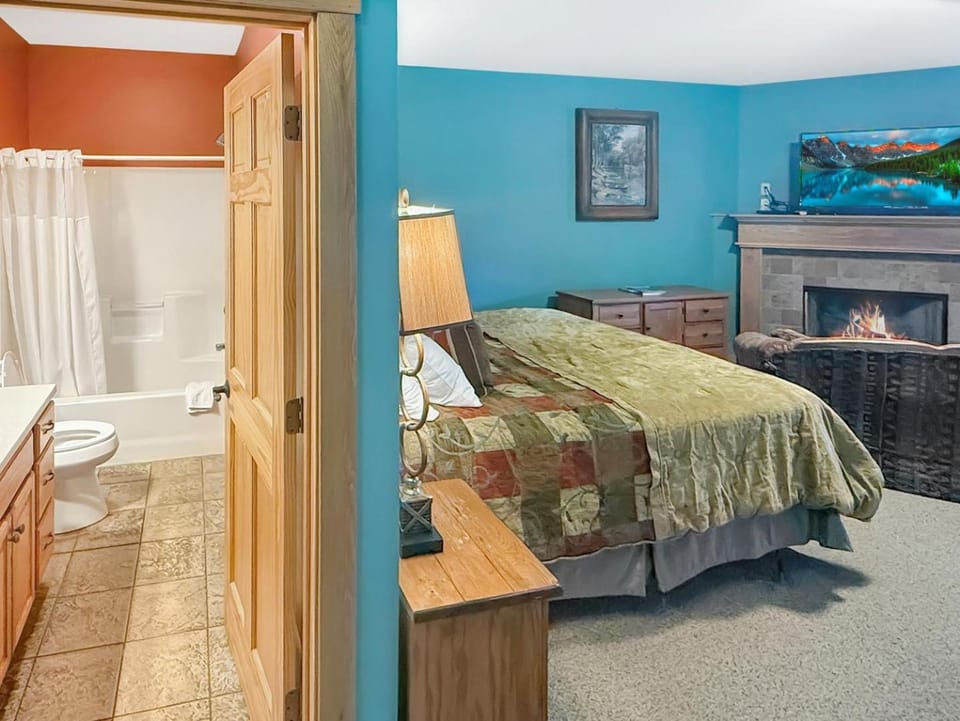 Fireplace Suite 17 at the Nantahala Village House in Fontana Lake