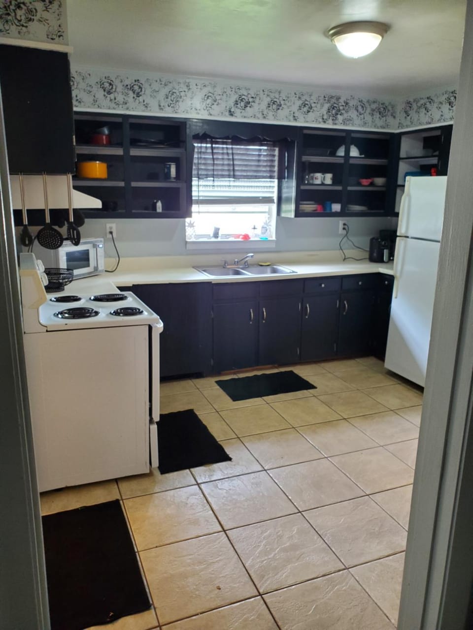 Comfortable home House in Tillmans Corner