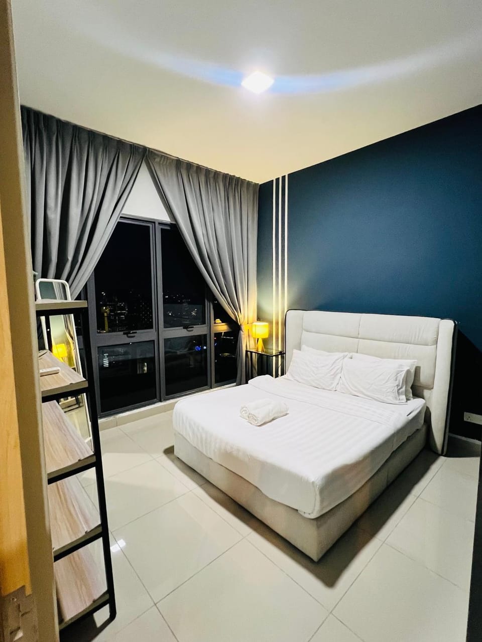 TV and multimedia, Kitchen or kitchenette, Living room, Seating area, Dining area, fireplace, minibar, oven, stove