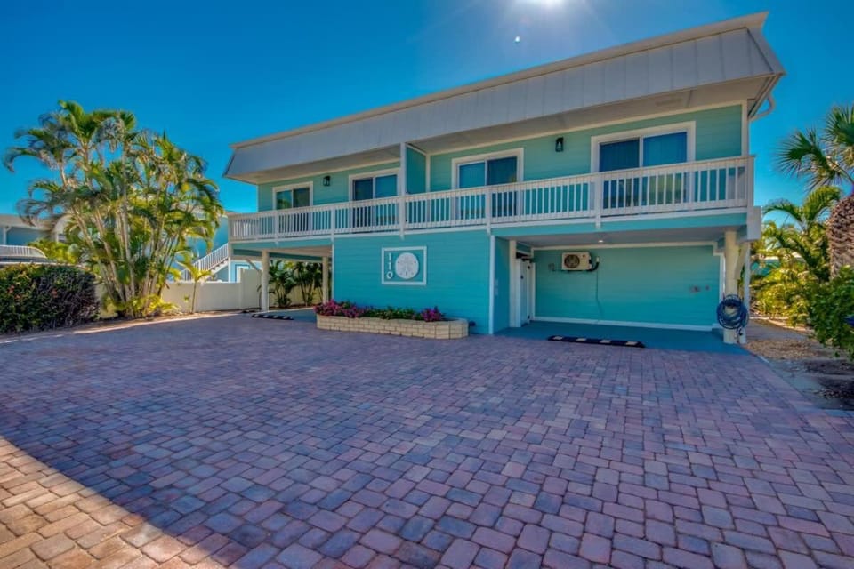 110 Bahia #1 Pet Friendly Canal Unit with Pool Apartment in Estero Island