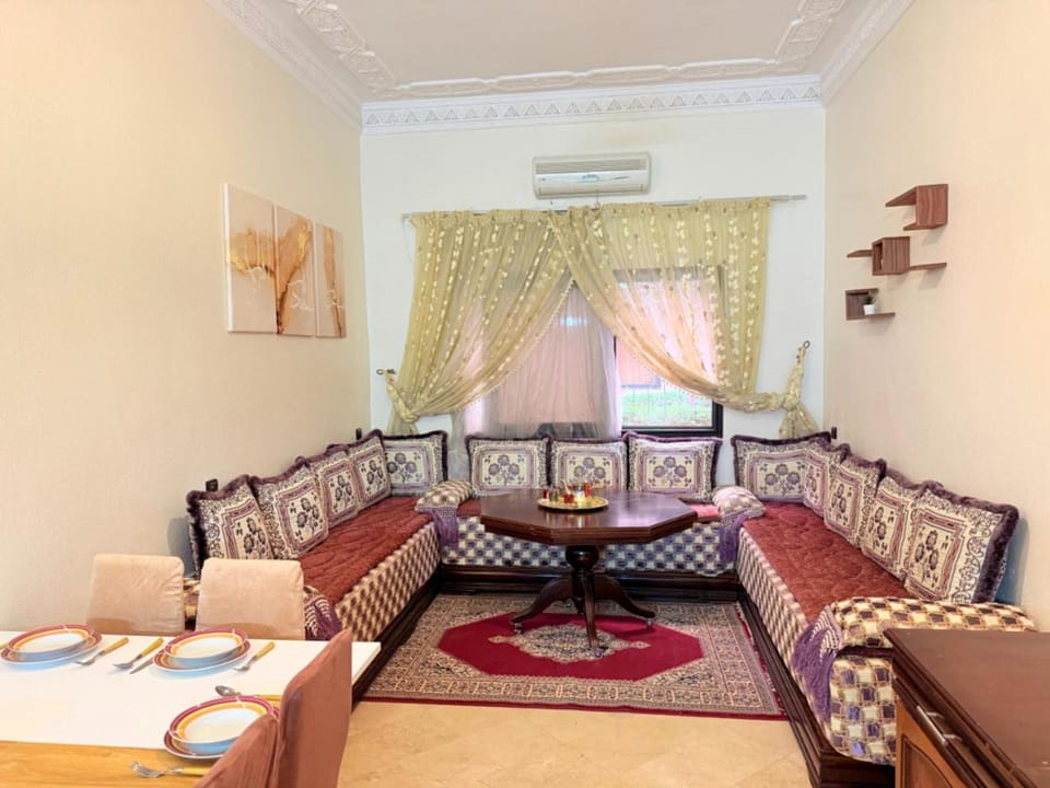 Living room, Dining area, air conditioner