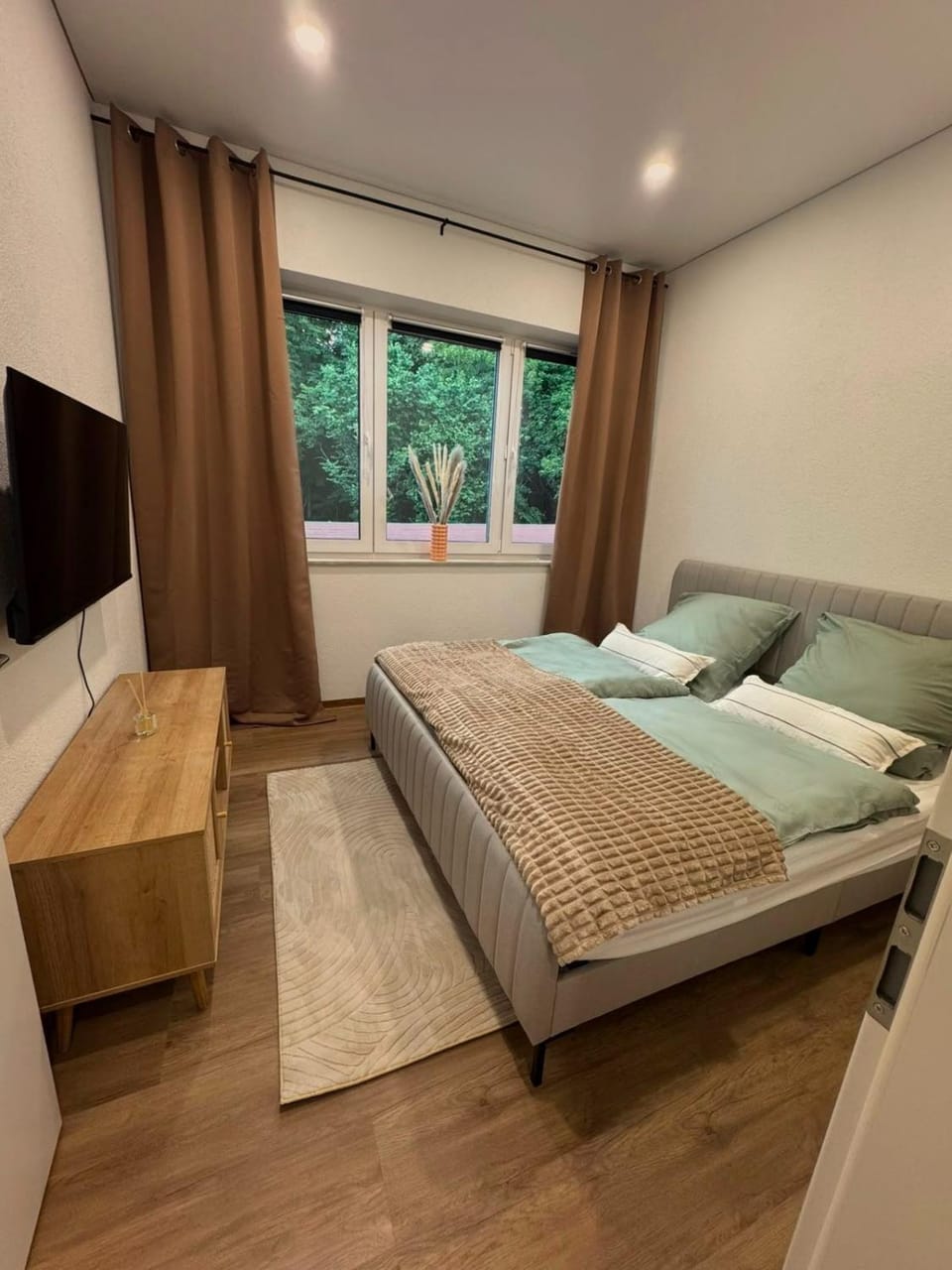 Bed, Bedroom