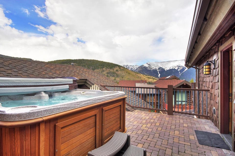 LR962 The Timberline at Lewis Ranch House in Summit County