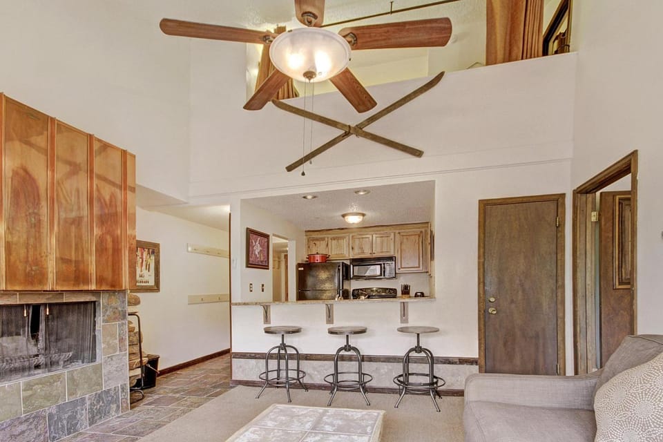 SF204 Snowflake Apartment in Summit County
