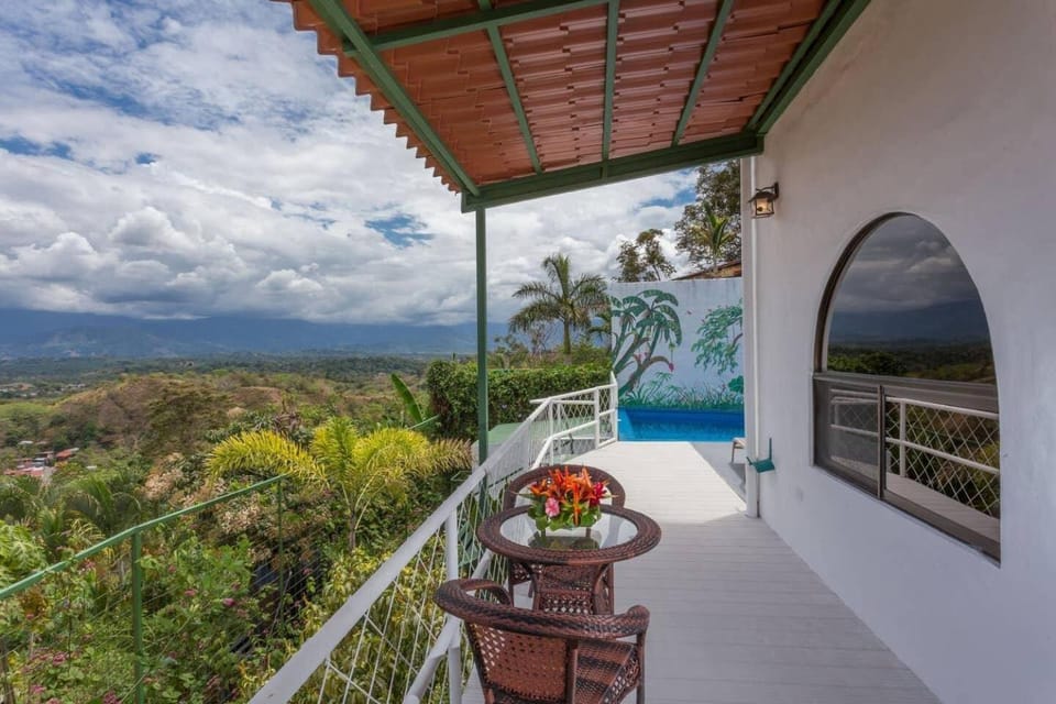 Casa Moreno Ocean, Marina Views & Pool Villa in Quepos