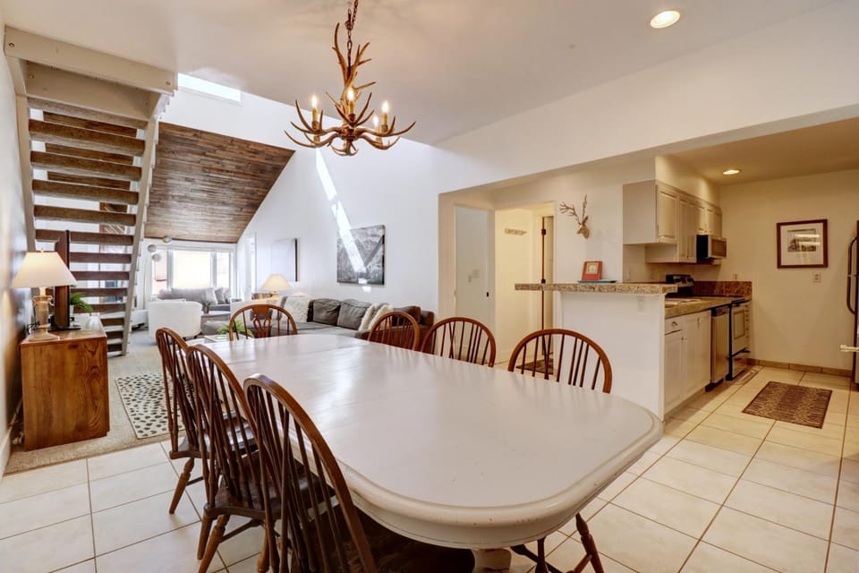 FP304 Foxpine Inn Apartment in Summit County