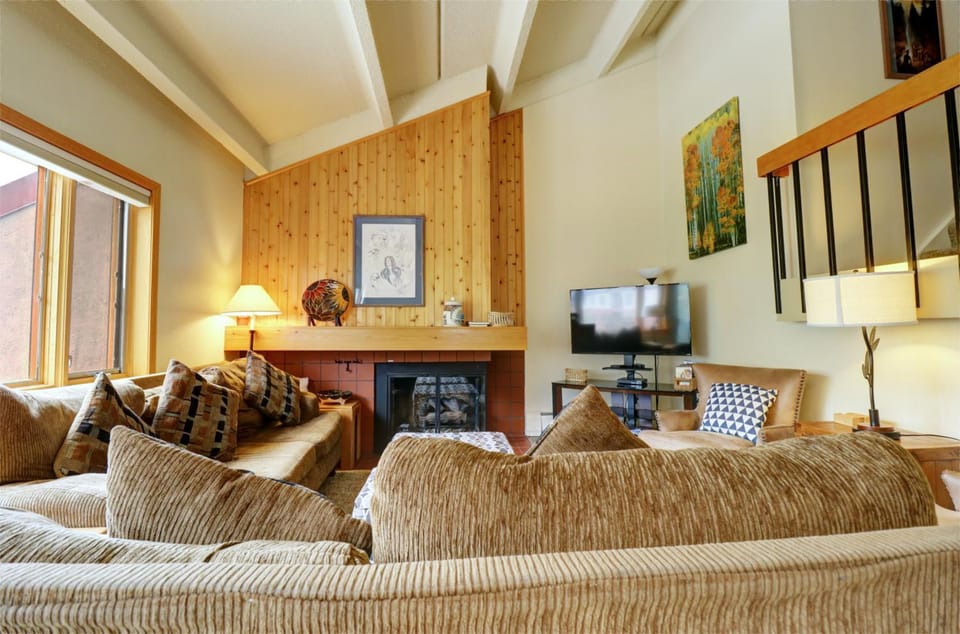 PG310 Peregrine Apartment in Summit County