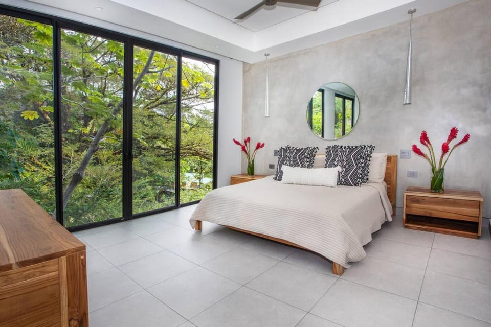 Casa Nueva Vida Ocean Views, Infinity Pool & Spa Villa in Quepos
