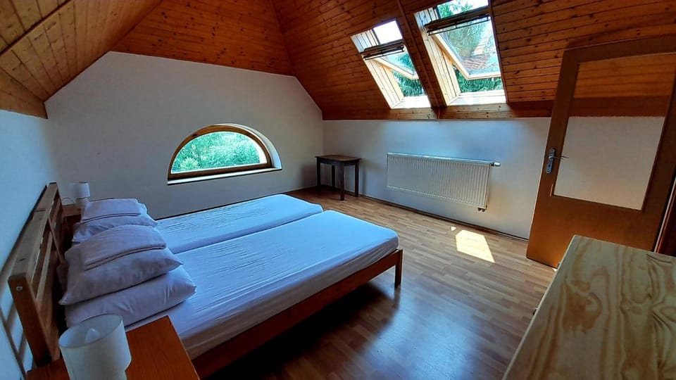 Bed, Photo of the whole room