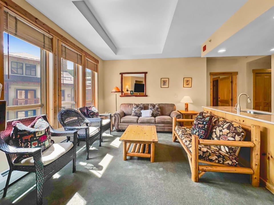 TX414 Taylors Crossing Apartment in Summit County