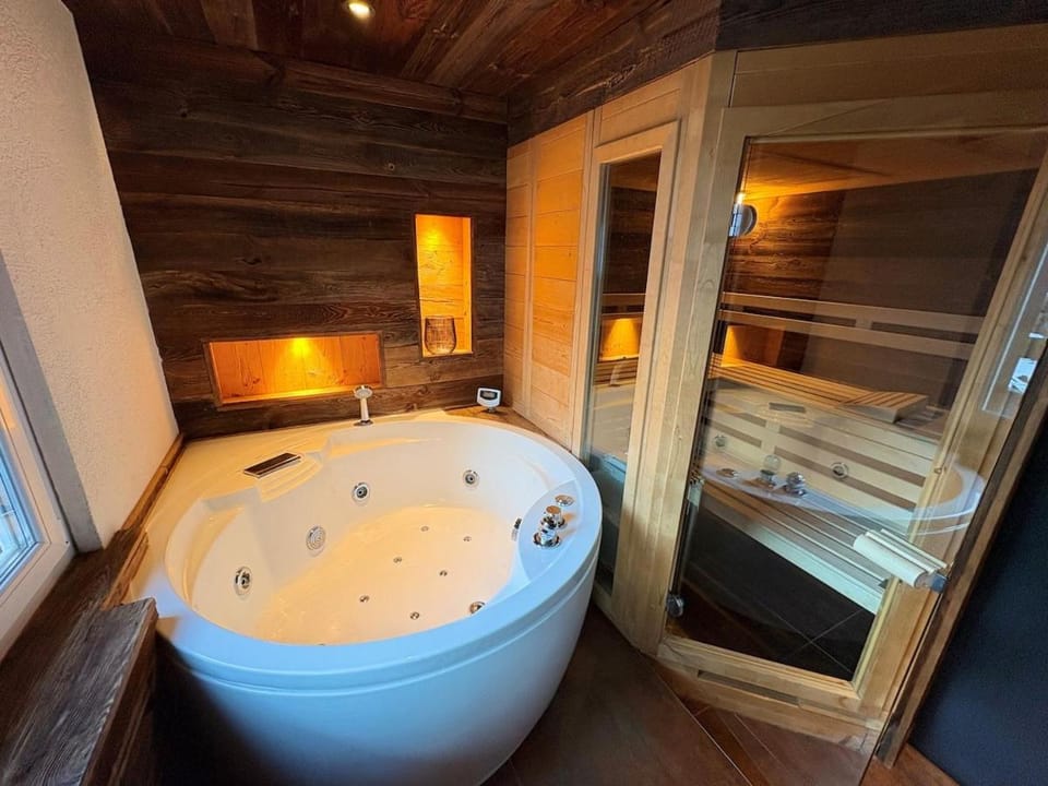 Alpine Chic Escape with Spa & Panoramic Views House in Canton of Bern (Region)