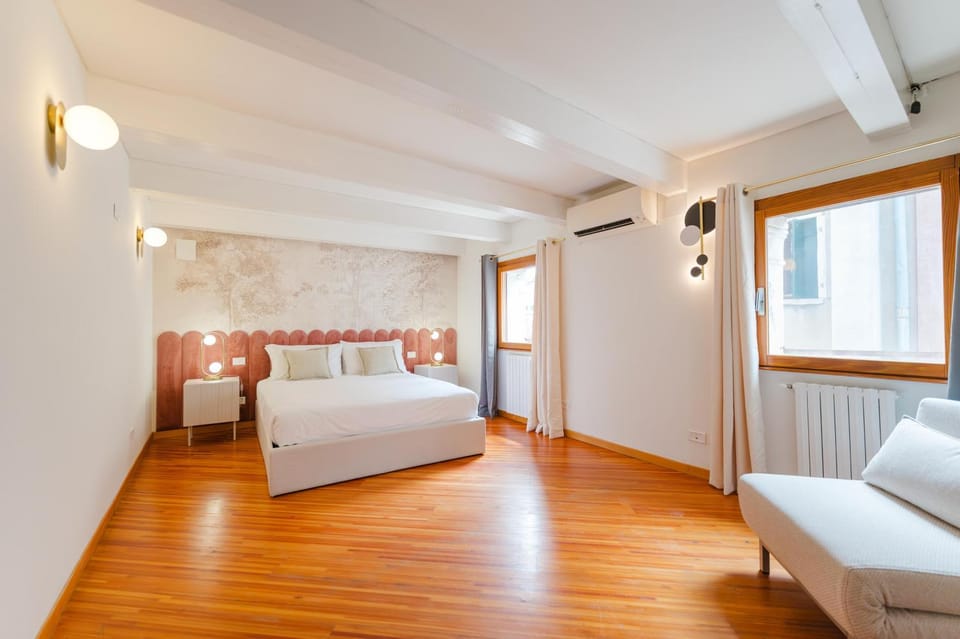 Bed, Photo of the whole room, Bedroom, air conditioner