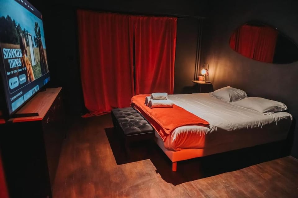 Luxury Love Room Private Jacuzzi Lyon Apartment in Villeurbanne