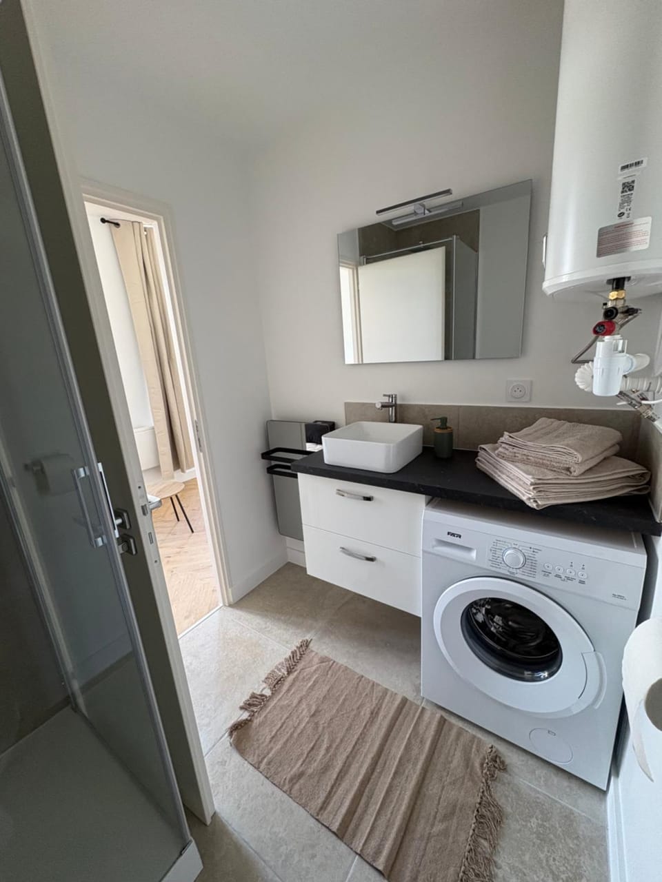 Bathroom, washing machine