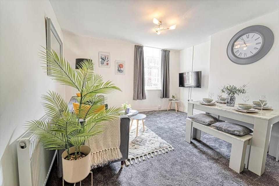 Stylish 2 Bed City Centre Apartment Apartment in Worcester