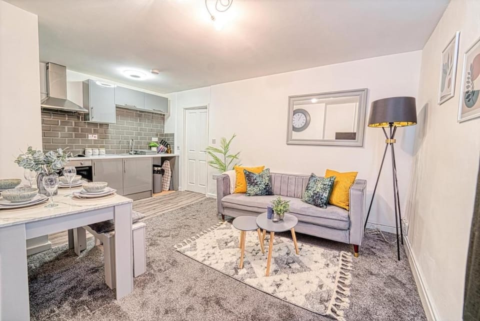 Stylish 2 Bed City Centre Apartment Apartment in Worcester
