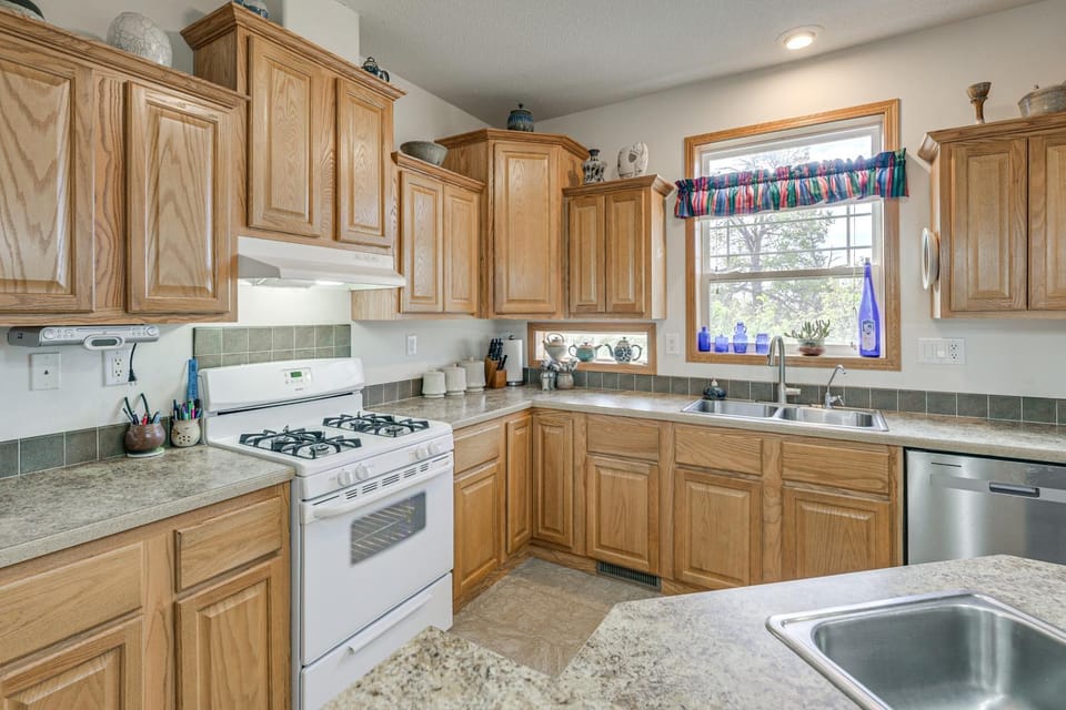 Quiet Porch & Deck! Dog-Friendly Home Near Durango House in La Plata County