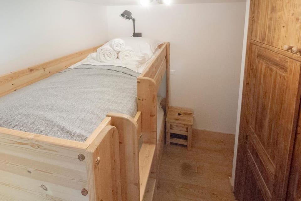 Charming Alpine Retreat in Val d Isère Self Check-in & Reserved Private Parking Apartment in Val dIsere