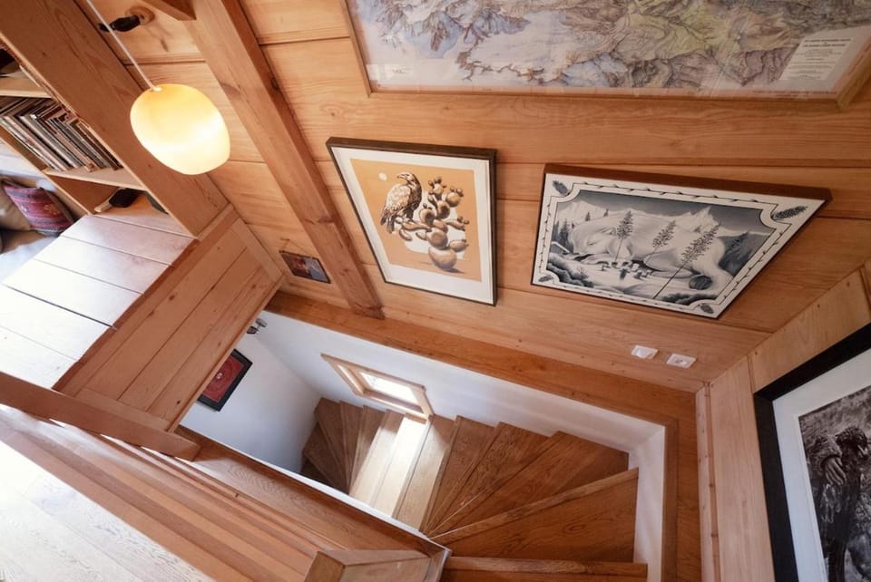 Charming Alpine Retreat in Val d Isère Self Check-in & Reserved Private Parking Apartment in Val dIsere