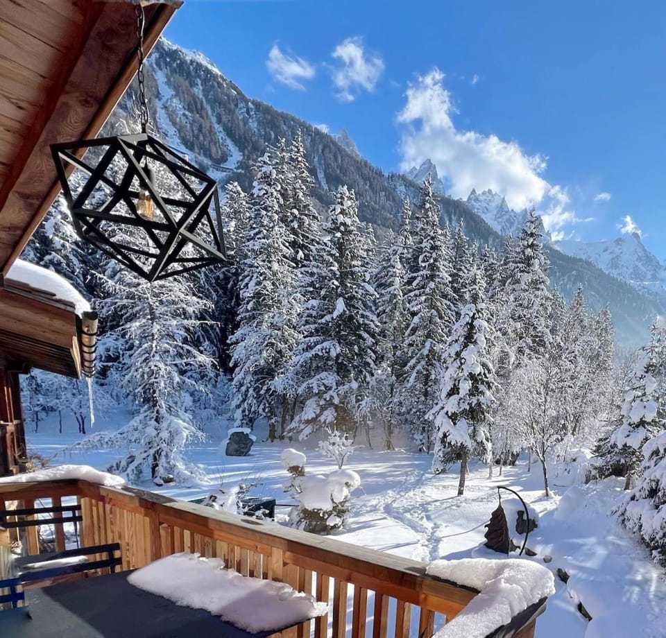 Charming Alpine Retreat in Val d Isère Self Check-in & Reserved Private Parking Apartment in Val dIsere