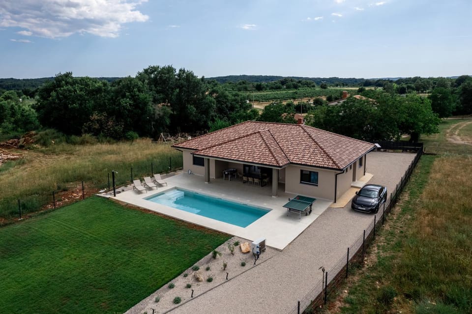 Bird's eye view, Swimming pool