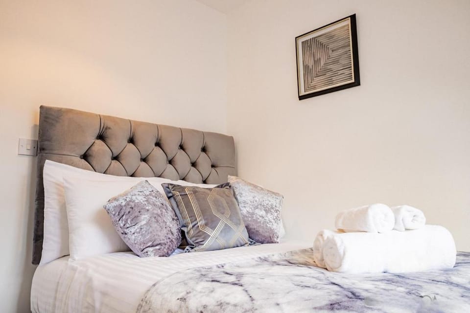 Top Floor Period Apartment City Centre 2BR Apartment in Worcester