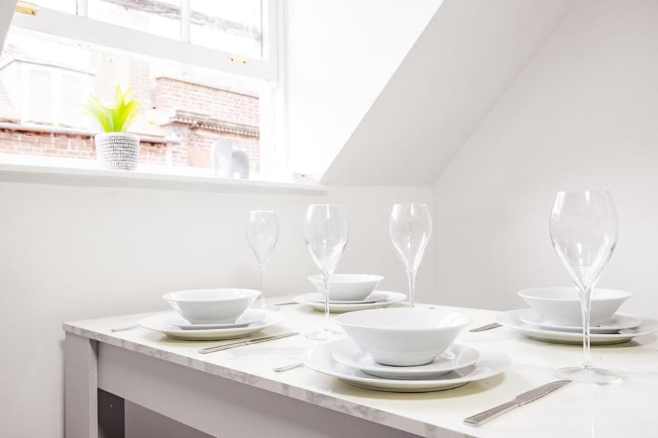 Top Floor Period Apartment City Centre 2BR Apartment in Worcester