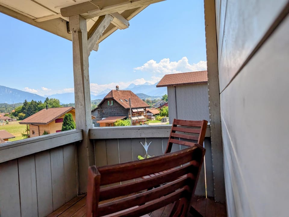 StayMia- Swiss Family Retreat Apartment in Canton of Bern (Region)