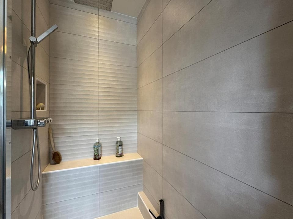 L Éxotic - 12pers - Standing - Home&Service House in Le Mans