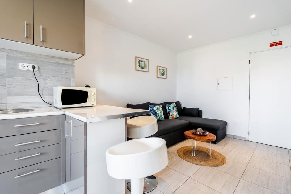 Kitchen or kitchenette, Living room, Dining area, oven, stove