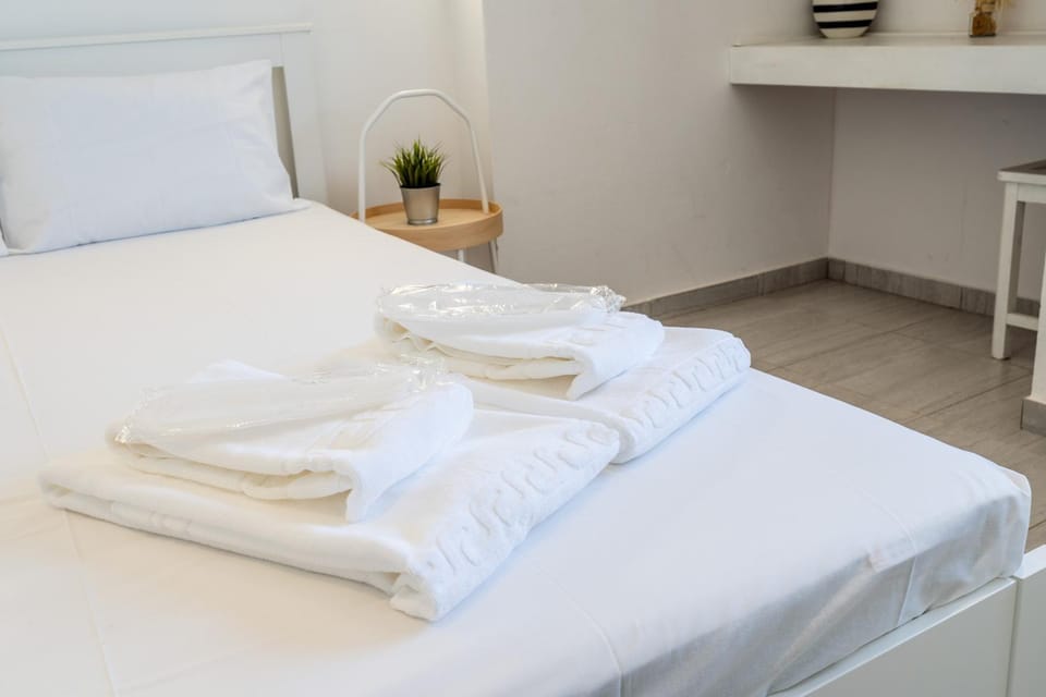 Bed, Photo of the whole room, Bedroom, towels