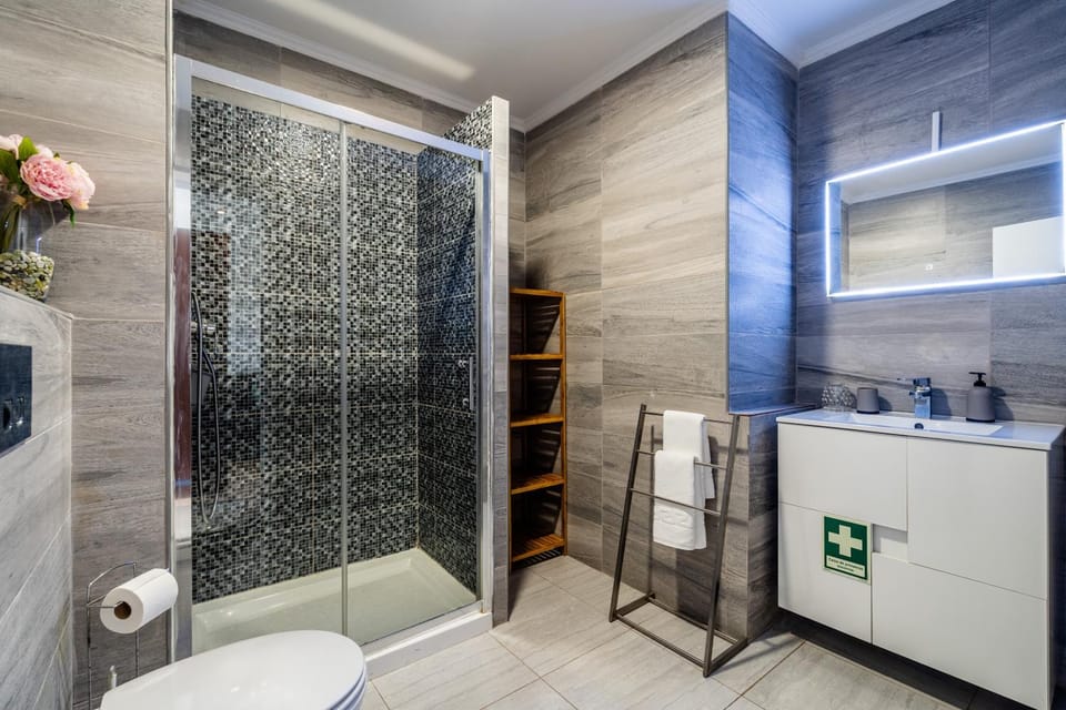 Shower, Toilet, Bathroom