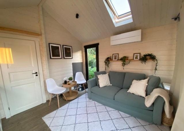 Living room, Bedroom, air conditioner