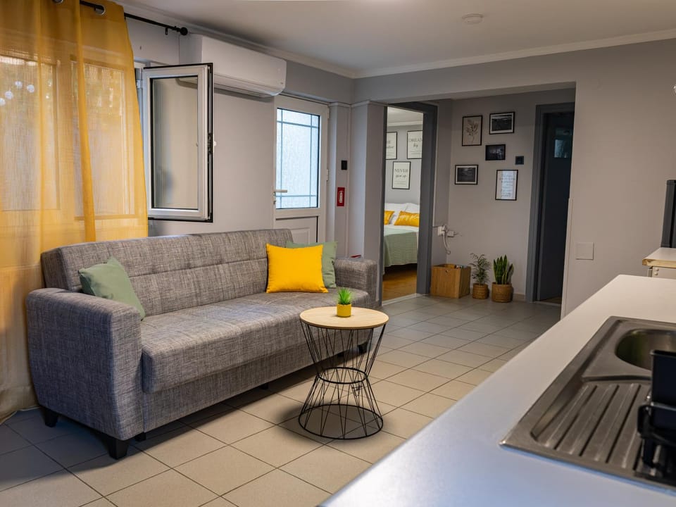 Hercules Urban Stay Mytilene - Castle & City Center Apartment in Decentralized Administration of the Aegean