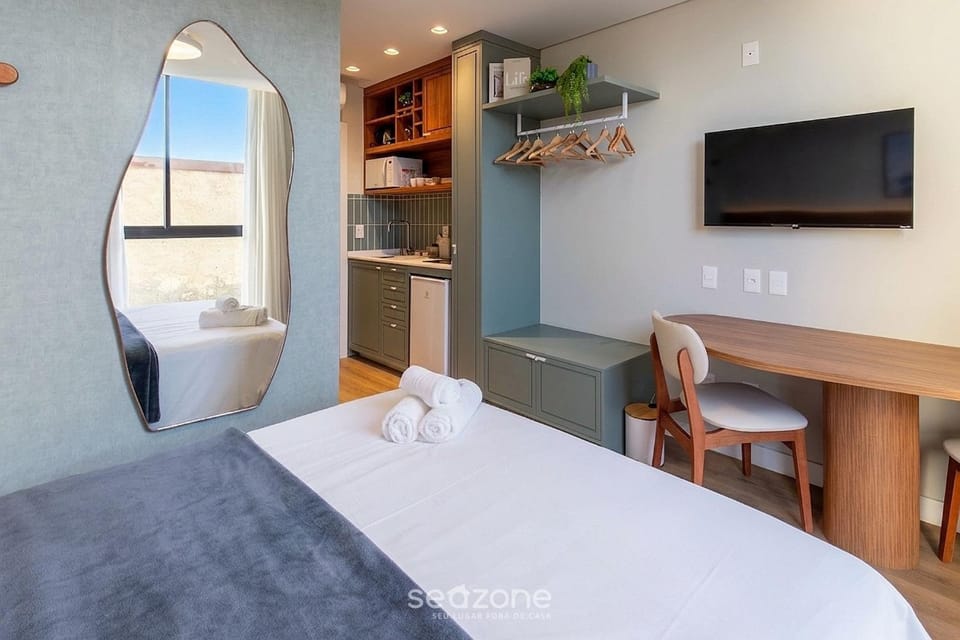 Bed, TV and multimedia, View (from property/room), Kitchen or kitchenette, Seating area, Bedroom