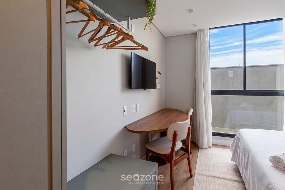 Bed, TV and multimedia, View (from property/room), Bedroom