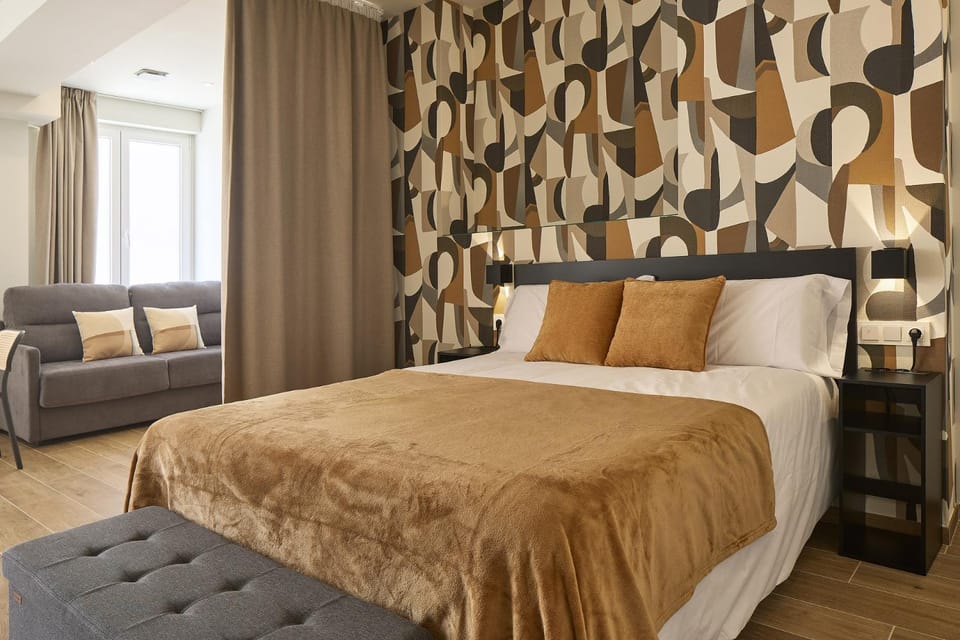 Bed, Living room, Photo of the whole room, Bedroom