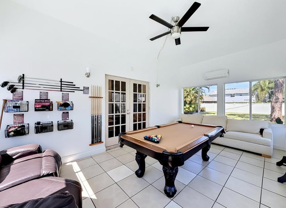 5 Bed Pool SPA Mini golf 5 miles to beach House in Boynton Beach