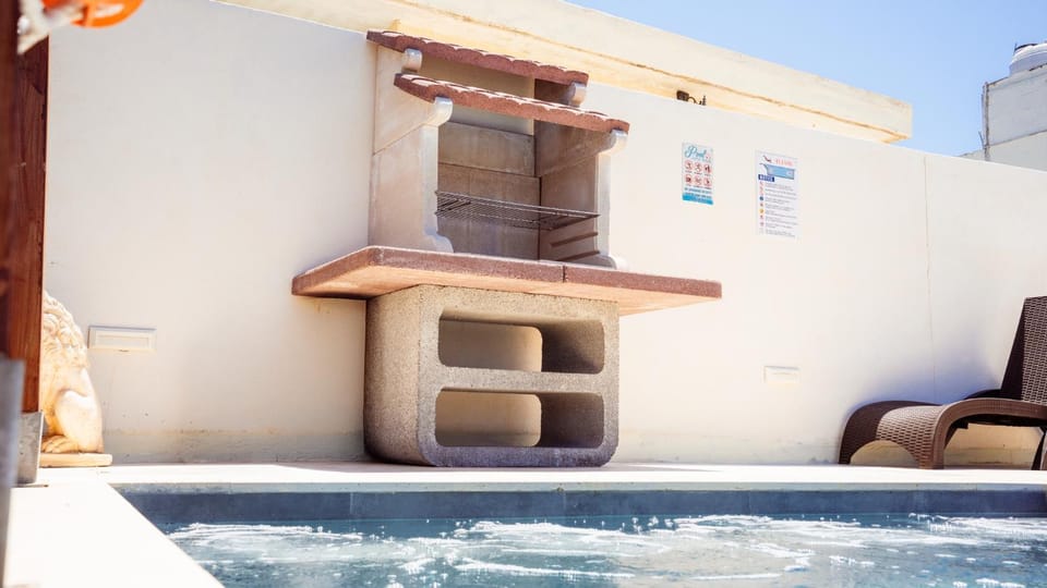 Staytopus Kenn is Sur - Citadel Victoria Gozo Hideaway - Pool Villa in Malta