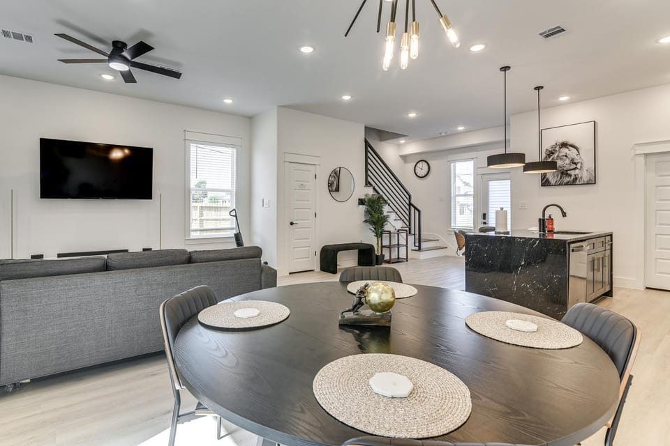 5 Mi to NRG Stadium! Family Escape w/ Fenced Yard House in Harris County