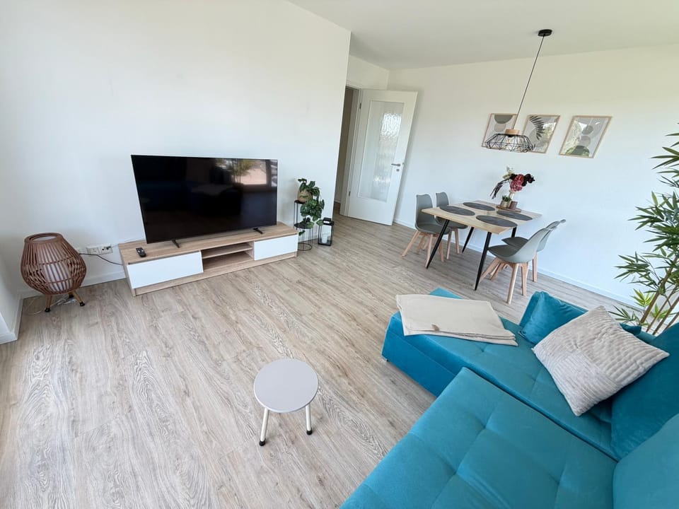 TV and multimedia, Living room, Dining area