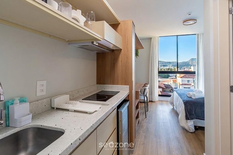 Kitchen or kitchenette, Seating area, Bedroom, City view