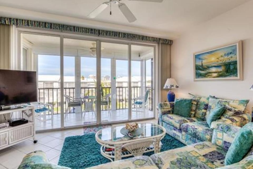 Three Bedroom Condo with Canal Views Apartment in Estero Island