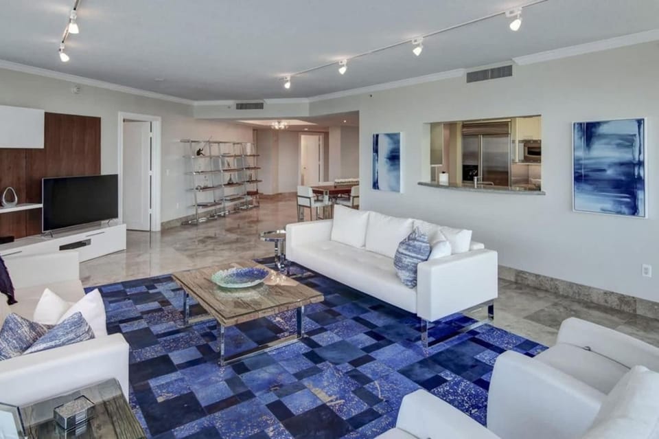 Three Bedroom Condo with Marina Views and Private Balcony Apartment in Fort Lauderdale