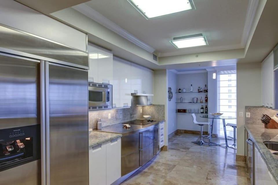 Three Bedroom Condo with Marina Views and Private Balcony Apartment in Fort Lauderdale